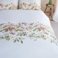 Foto van een Marjolein Bastin Rozentuin Dekbedovertrek - Tweepersoons - 200x200/220 - Multi ean nummer: 8715769665064
