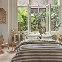 Foto van een vtwonen Bold Stripe Dekbedovertrek - Eenpersoons - 140x200/220 - Groen ean nummer: 8719931577971