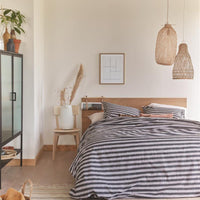 Foto van een Ariadne At Home by Beddinghouse Knit Stripes Dekbedovertrek - Lits-Jumeaux - 240x200/220 - Zwart Wit ean nummer: 8719931578701