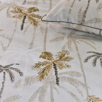 Foto van een Rivièra Maison Palm Parade Dekbedovertrek - Tweepersoons - 200x200/220 - Zand ean nummer: 8719931579692