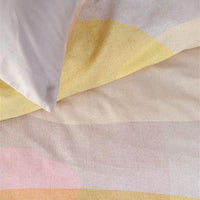 Foto van een Beddinghouse Dutch Design Sunny Day Dekbedovertrek - Lits-Jumeaux - 240x200/220 - Zand ean nummer: 8719931584597