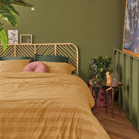 Foto van een At Home by Beddinghouse Soft Shine Dekbedovertrek - Lits-Jumeaux - 240x200/220 - Geel ean nummer: 8719931592394