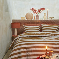 Foto van een vtwonen Bold Stripe Dekbedovertrek - Tweepersoons - 200x200/220 - Licht bruin ean nummer: 8719931694029