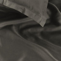 Foto van een Ambiante Satin Uni Dekbedovertrek - Tweepersoons - 200x200/220 - Donker Grijs ean nummer: 8719931751432