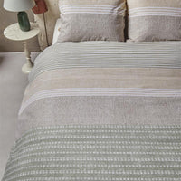 Foto van een Ariadne At Home by Beddinghouse Stitches Dekbedovertrek - Eenpersoons - 140x200/220 - Geel ean nummer: 8719931960575