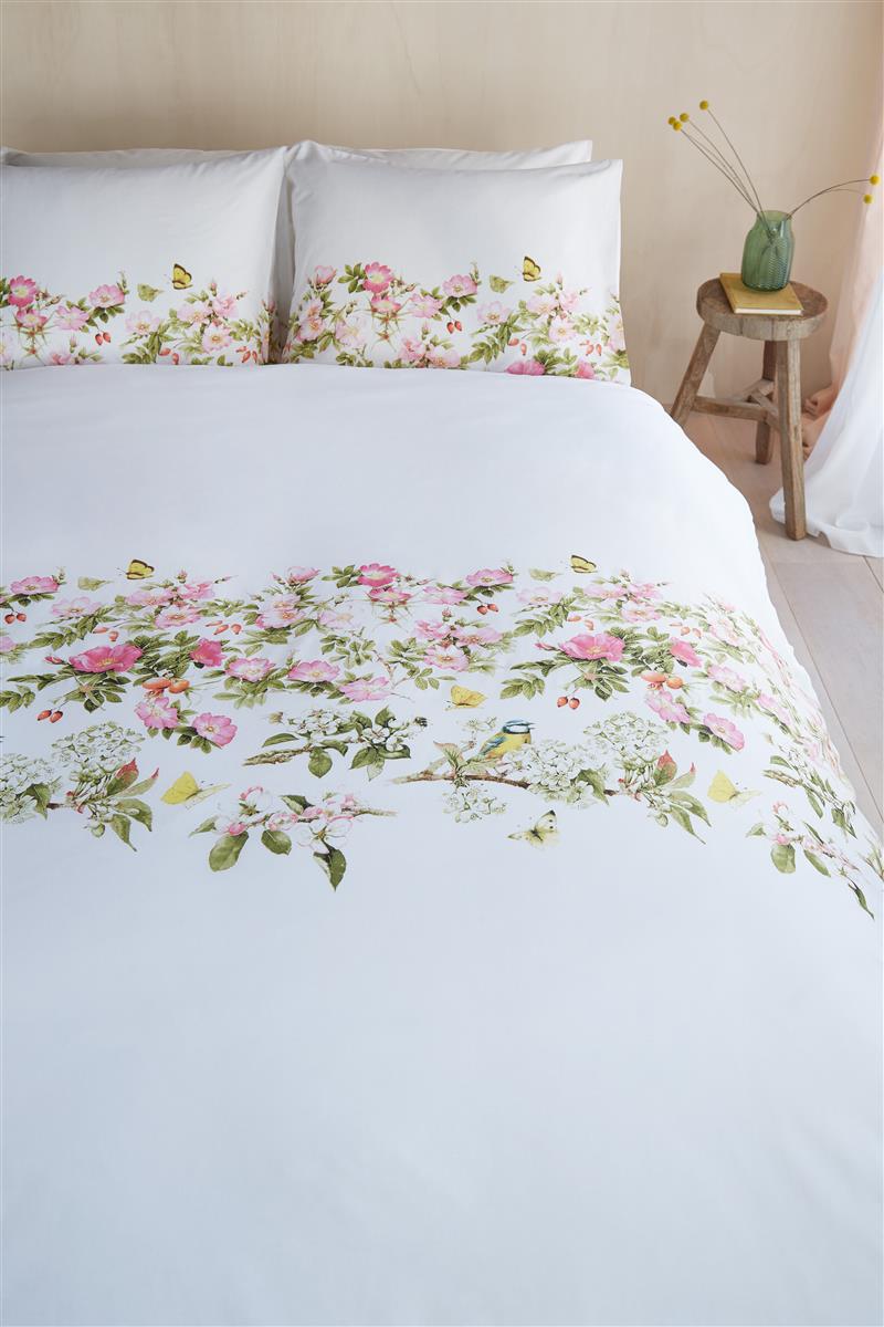 Foto van een Marjolein Bastin Rozentuin Dekbedovertrek - Lits-Jumeaux - 240x200/220 - Multi ean nummer: 8715769665071