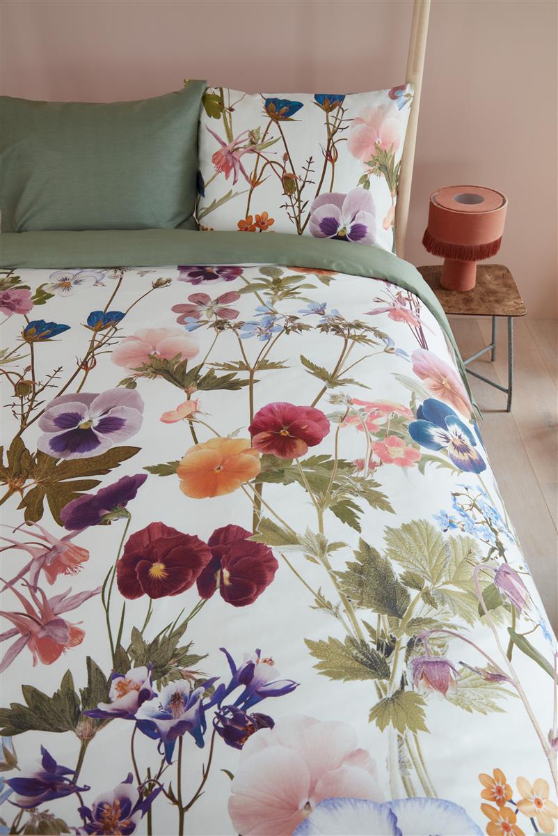 Foto van een Beddinghouse Violeta Dekbedovertrek - Lits-Jumeaux - 240x200/220 - Multi ean nummer: 8719931257200