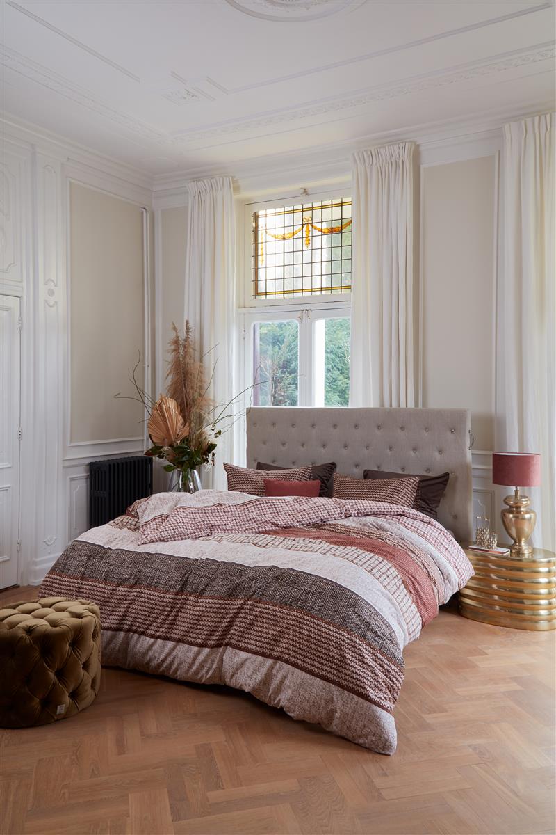 Foto van een Rivièra Maison Tailor Dekbedovertrek - Tweepersoons - 200x200/220 - Steenrood ean nummer: 8719931259150