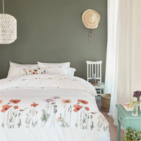 Foto van een Marjolein Bastin Poppies Dekbedovertrek - Tweepersoons - 200x200/220 - Rood ean nummer: 8719931319083