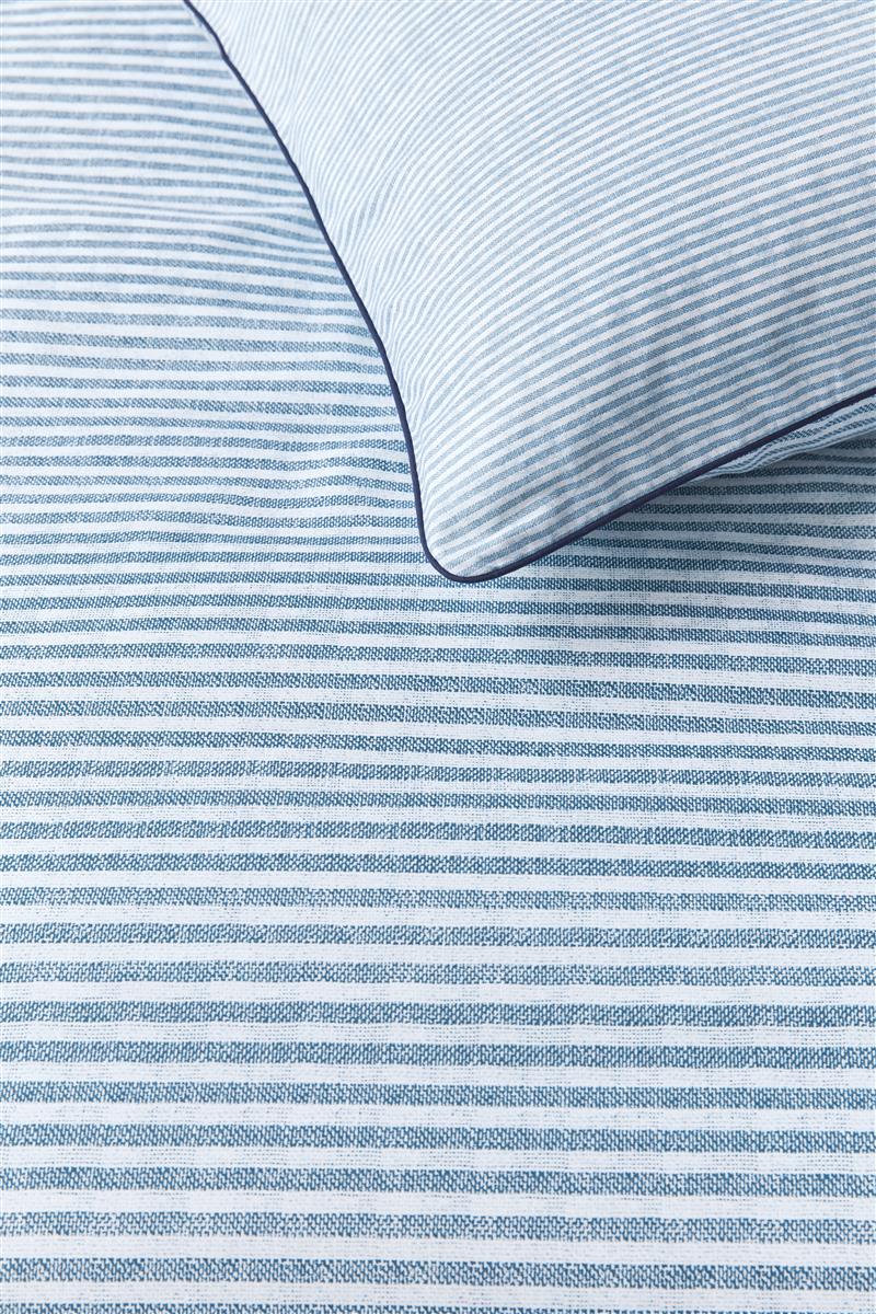 Foto van een Rivièra Maison Bande Stripe Dekbedovertrek - Lits-Jumeaux - 240x200/220 - Blauw ean nummer: 8719931406264