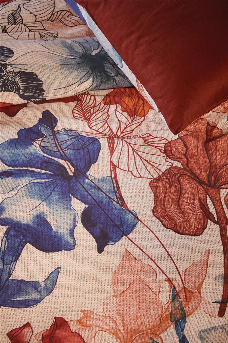 Foto van een Beddinghouse Iris Field Dekbedovertrek - Eenpersoons - 140x200/220 - Rood ean nummer: 8719931484668