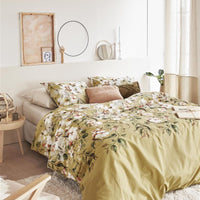Foto van een Ariadne At Home by Beddinghouse Nostalgia Dekbedovertrek - Tweepersoons - 200x200/220 - Oker ean nummer: 8719931493578