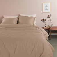 Foto van een Ambiante Satin Uni Dekbedovertrek - Lits-Jumeaux - 240x200/220 - Taupe ean nummer: 8719931751364