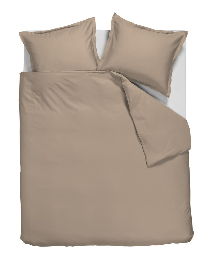 Foto van een Ambiante Satin Uni Dekbedovertrek - Lits-Jumeaux - 240x200/220 - Taupe ean nummer: 8719931751364