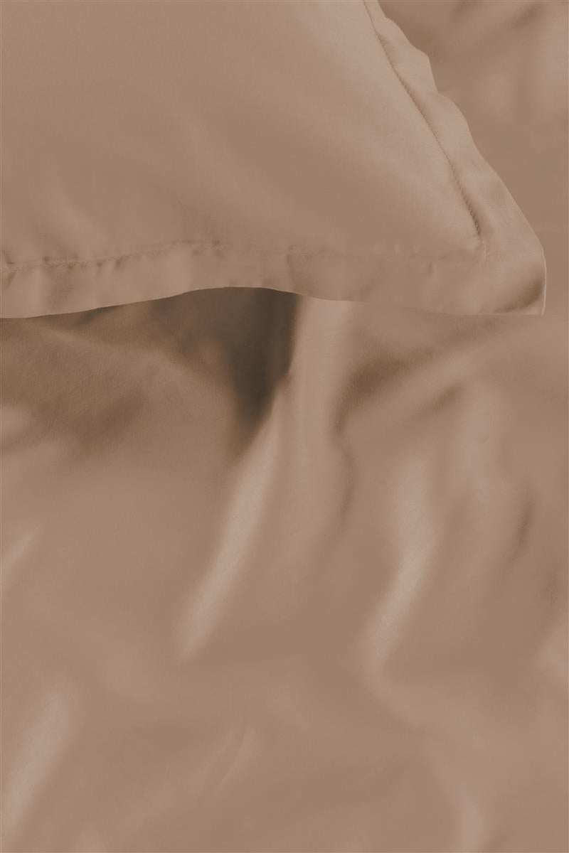 Foto van een Ambiante Satin Uni Dekbedovertrek - Lits-Jumeaux - 240x200/220 - Taupe ean nummer: 8719931751364