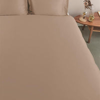 Foto van een Ambiante Satin Uni Dekbedovertrek - Lits-Jumeaux - 240x200/220 - Taupe ean nummer: 8719931751364