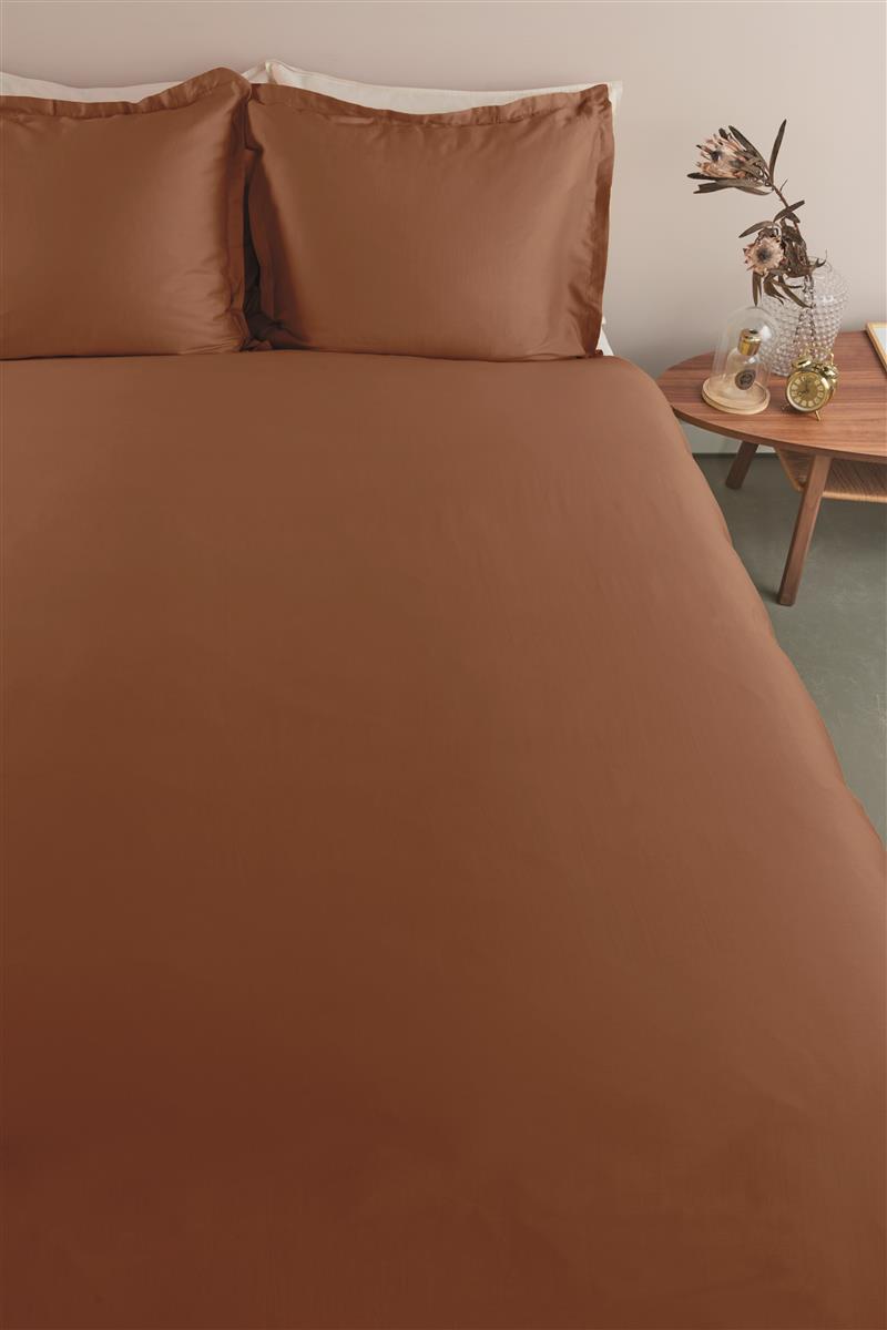 Foto van een Ambiante Satin Uni Dekbedovertrek - Lits-Jumeaux - 240x200/220 - Bruin ean nummer: 8719931751609