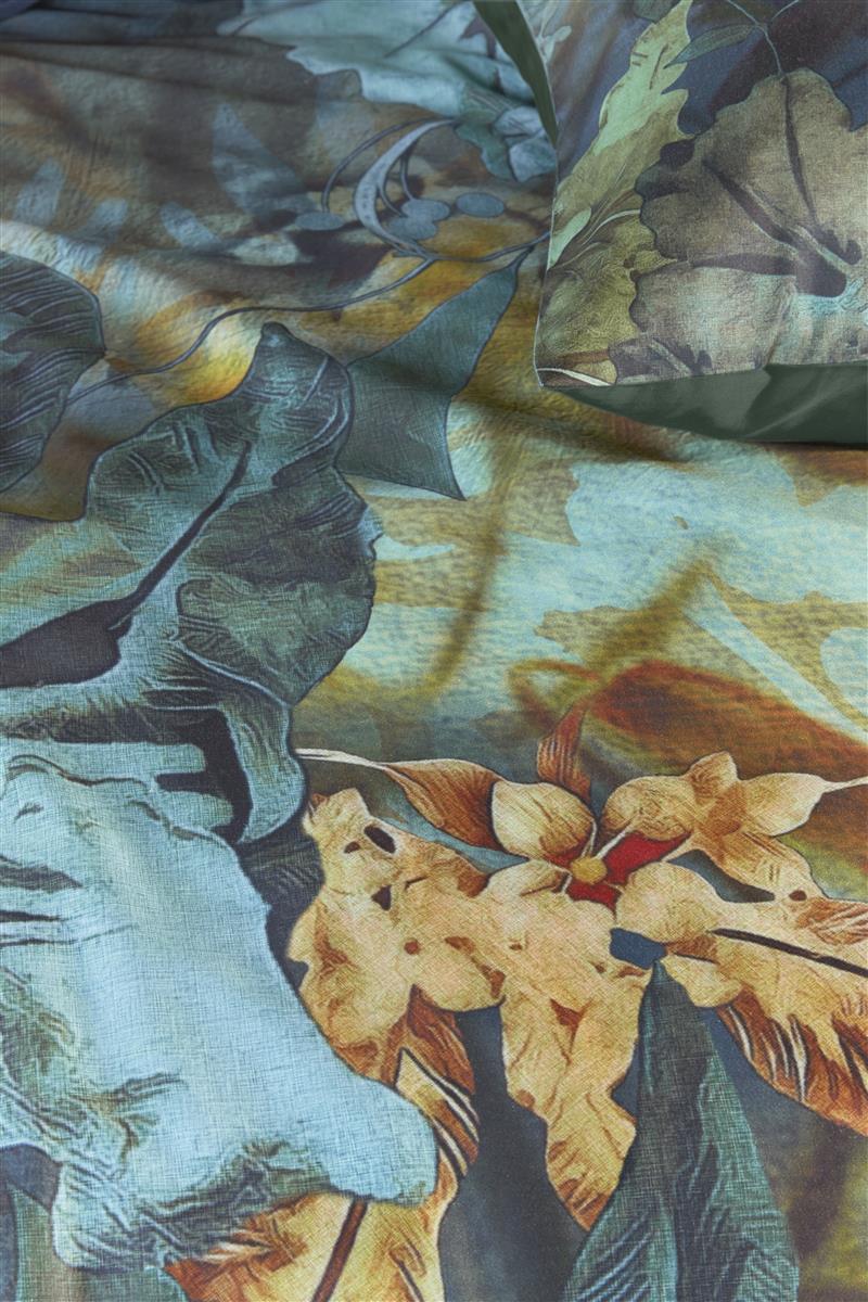 Foto van een Kardol Floral Embrace Dekbedovertrek - Eenpersoons - 140x200/220 - Blauw Groen ean nummer: 8719931957933