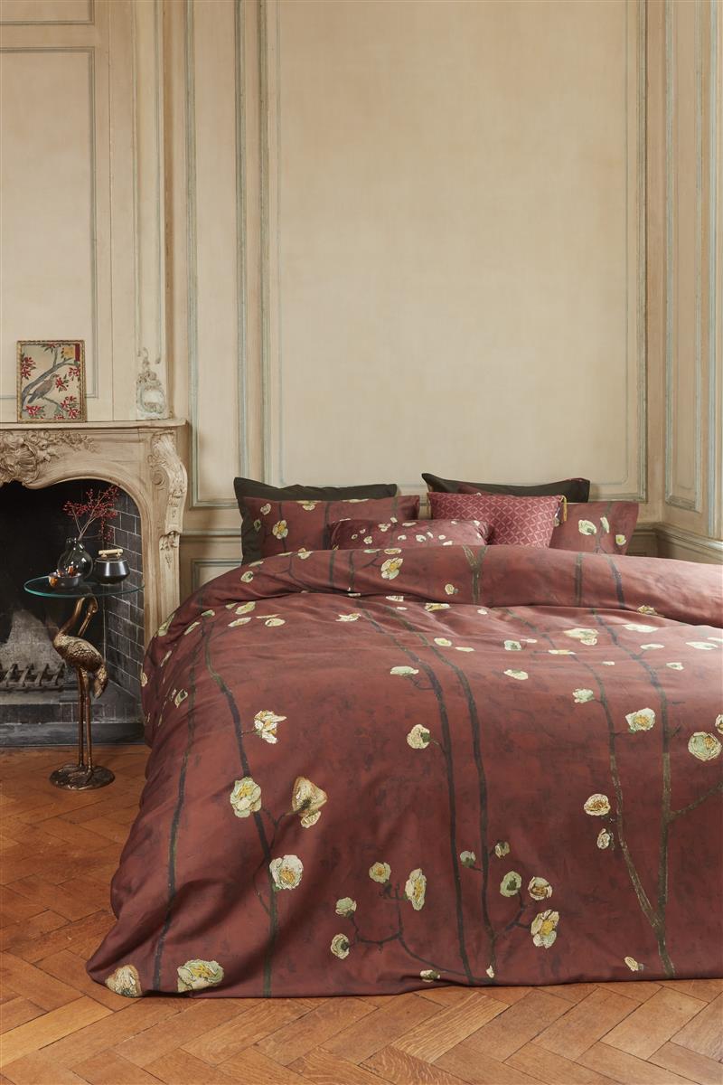 Foto van een Beddinghouse x Van Gogh Plum Blossoms Dekbedovertrek - Eenpersoons - 140x200/220 - Rood ean nummer: 8719931965617