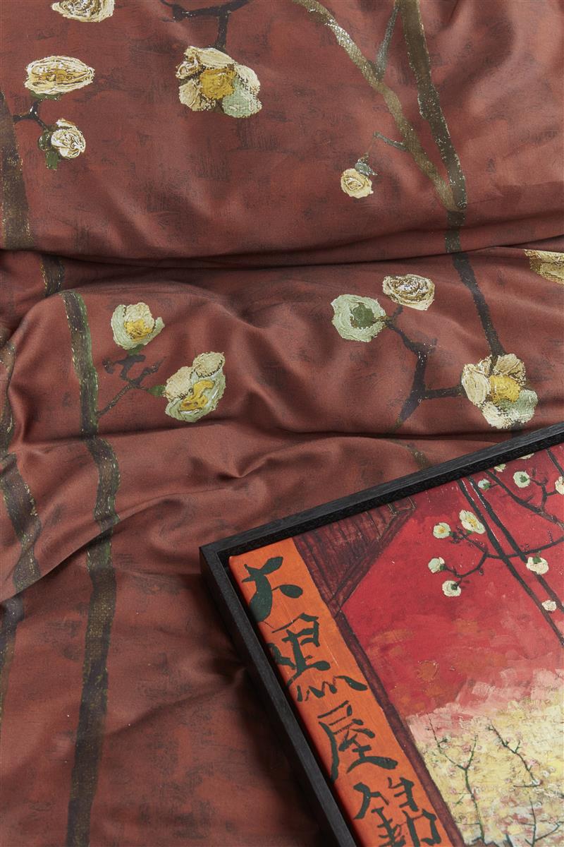 Foto van een Beddinghouse x Van Gogh Plum Blossoms Dekbedovertrek - Eenpersoons - 140x200/220 - Rood ean nummer: 8719931965617