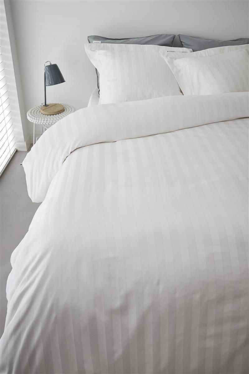 Dixxius Shine White dekbedovertrek wit zonder kussensloop - Circular Dreams